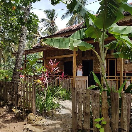 Red Island Bungalows Pasanggaran 외부 사진