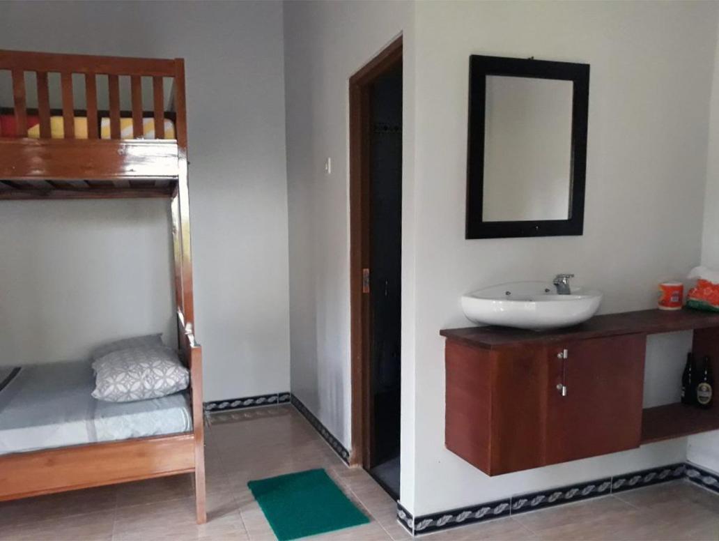 Red Island Bungalows Pasanggaran 객실 사진