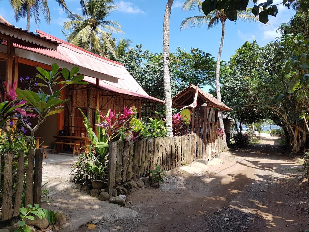 Red Island Bungalows Pasanggaran 외부 사진