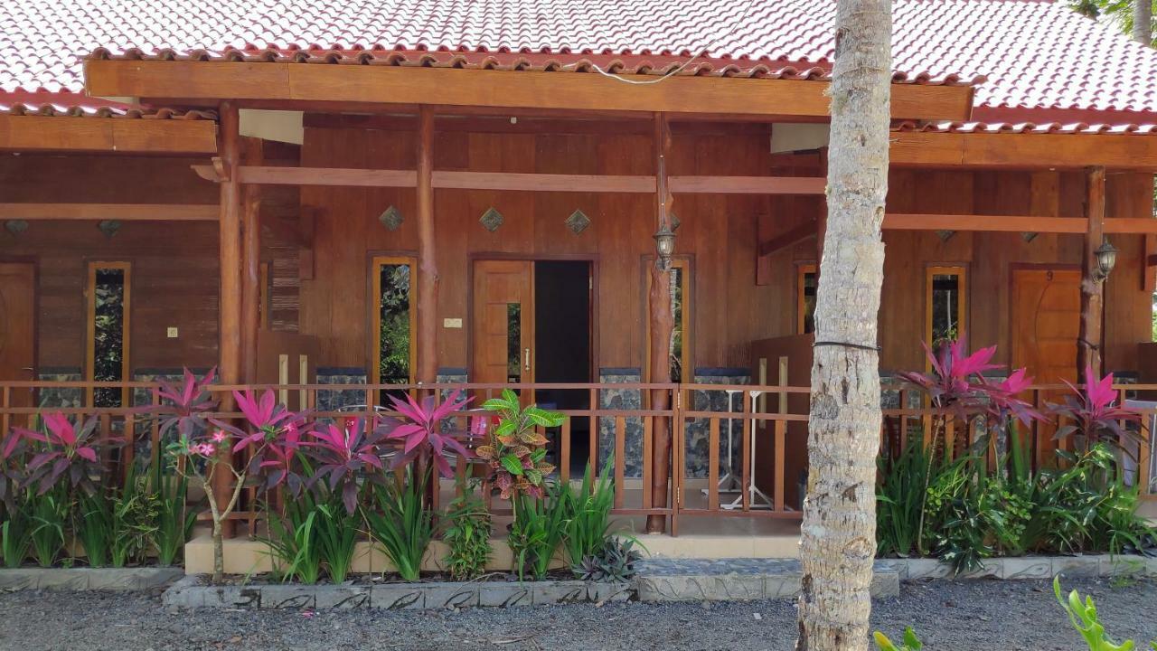 Red Island Bungalows Pasanggaran 외부 사진